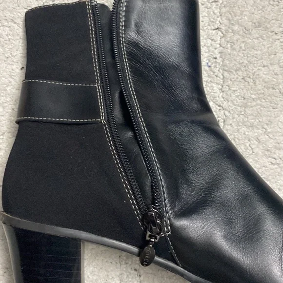 Joan & David Circa Boots 7 1/2 M - Picture 8 of 9